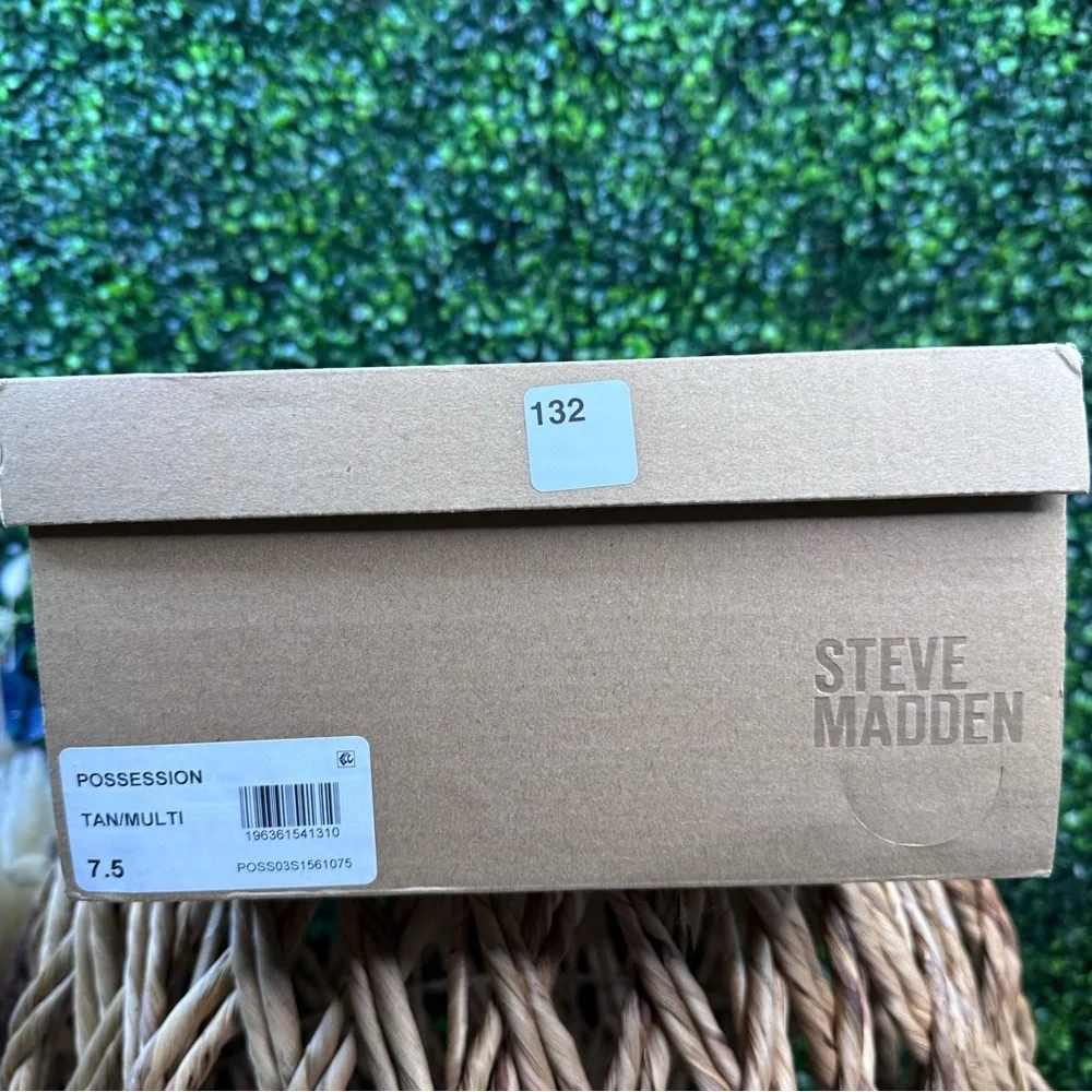 New‎ in box Steve Madden Possrssion Women's beige Chunky Sneakers